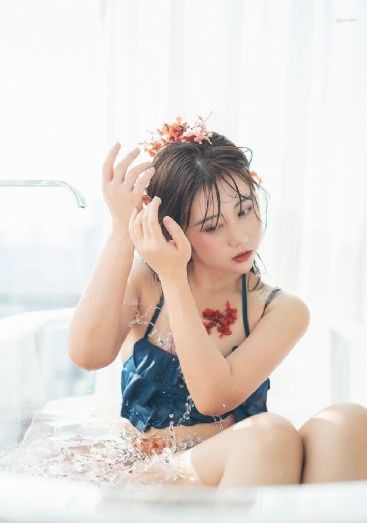 二次元美女洗澡_4K在线观看完整版